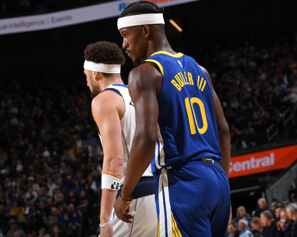 球队中场更 球队中场更