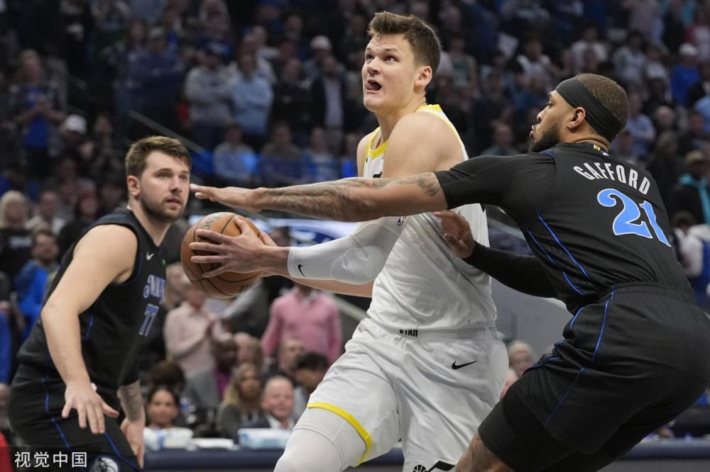 队在场上展 队在场上展